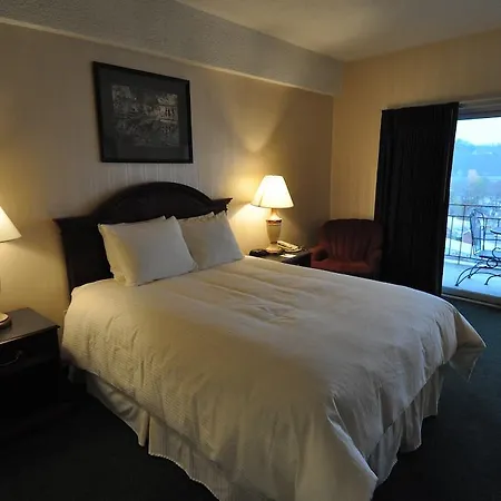 Hillside Inn Madison Room photo